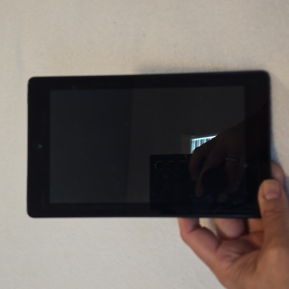 Amazon Tablet in Sleek Black - Picture 2 of 4